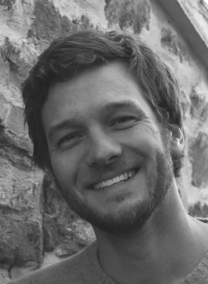 Charlie Luxton salary