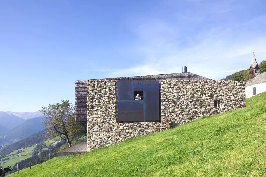 Contemporary-home-Design-Italy-01