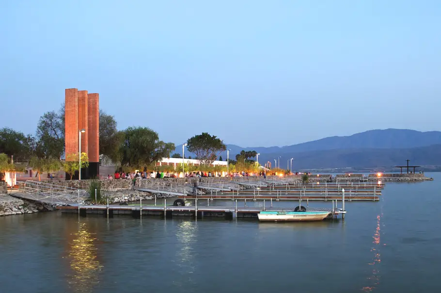 Contemporary-Pier-Design-Cajititlan-Mexico-16