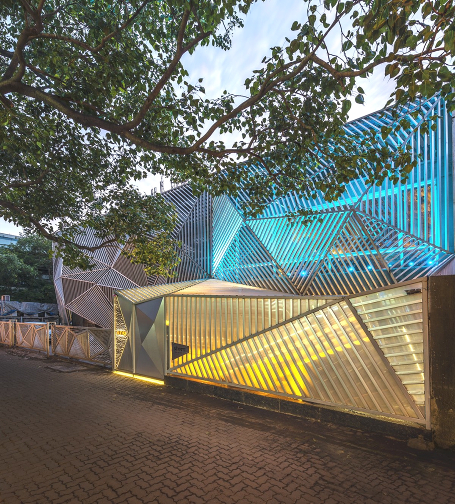 Contemporary-Restaurant-Design-Mumbai-Adelto-00