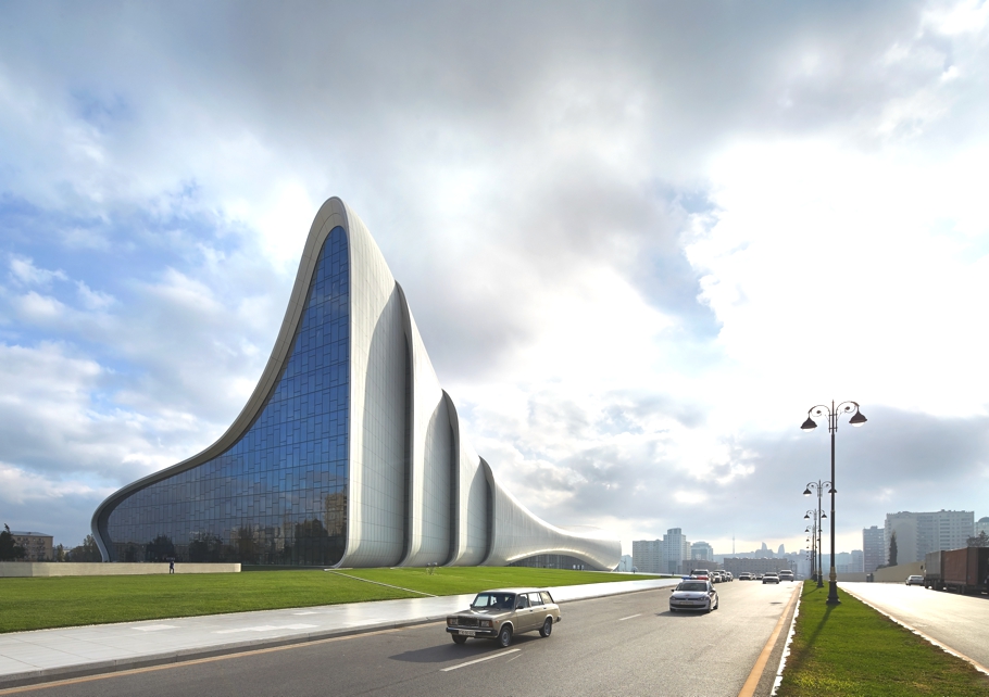 Zaha-Hadid-Heydar-Aliyev-Center-Adelto-0001