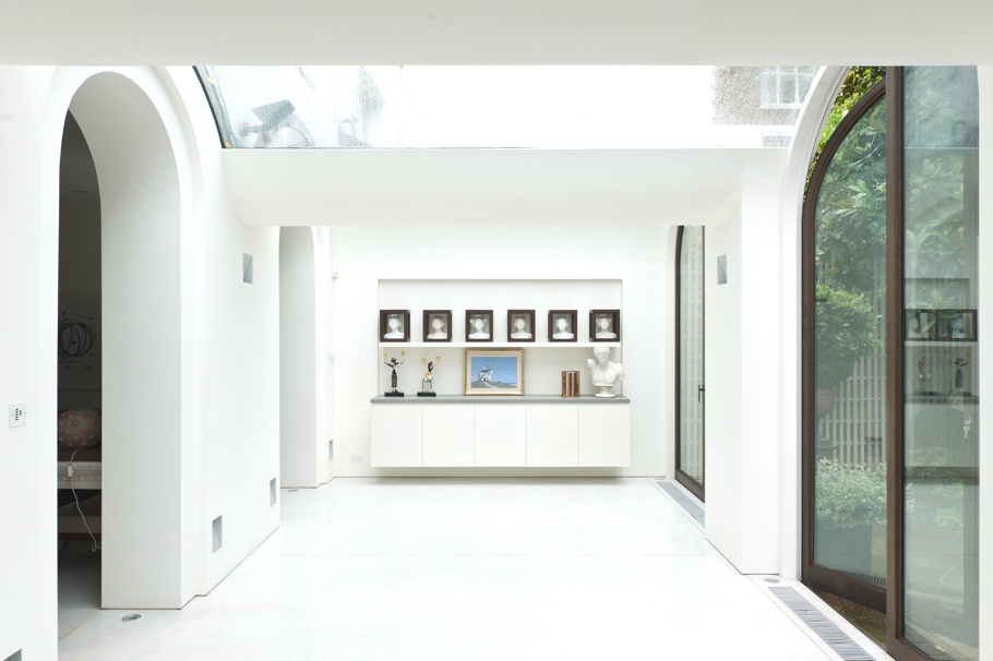 Luxury-London-Mews-House-Adelto-00