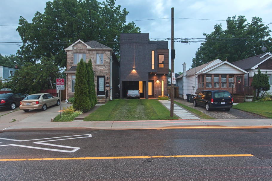 Modern-Home-Design-Toronto-Adelto-11