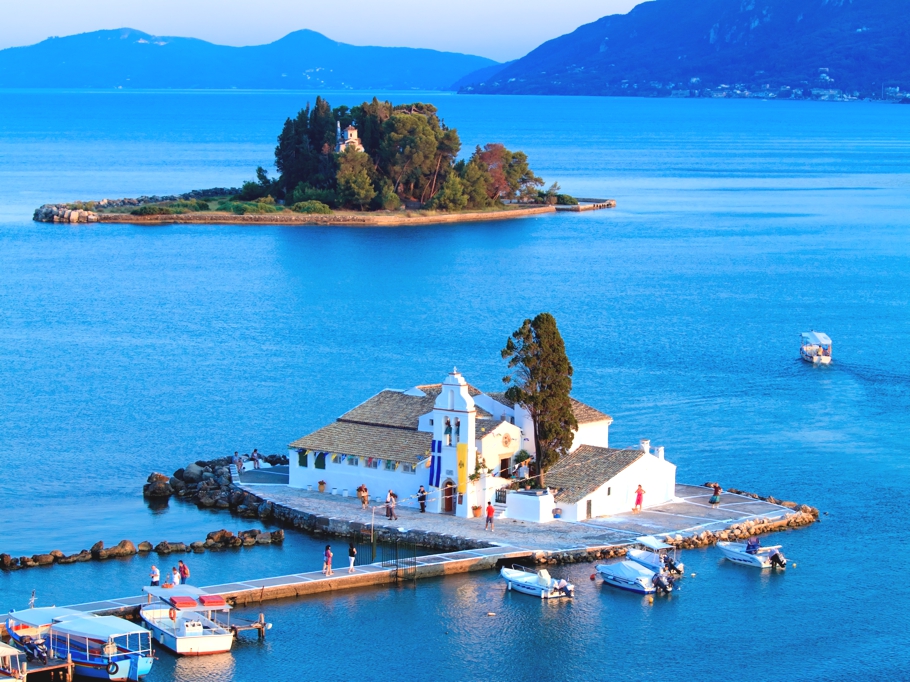 10-reasons-to-visit-Greece-Adelto-07