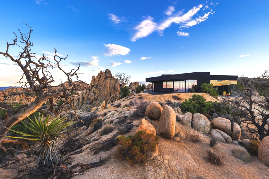 Luxury-Homes-California-Adelto-00