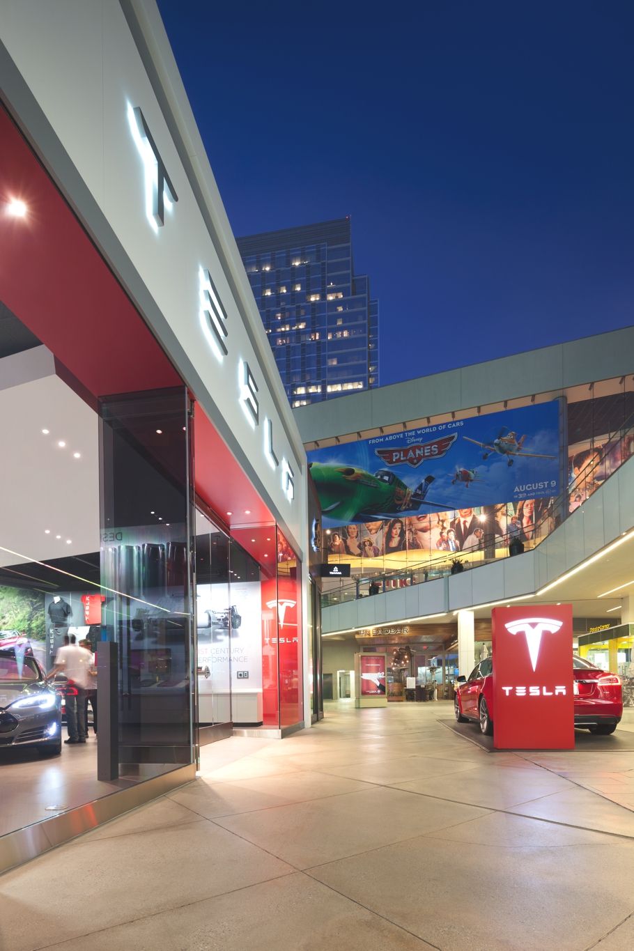 Tesla-Car-Showroom-Design-Los-Angeles-Adelto-08