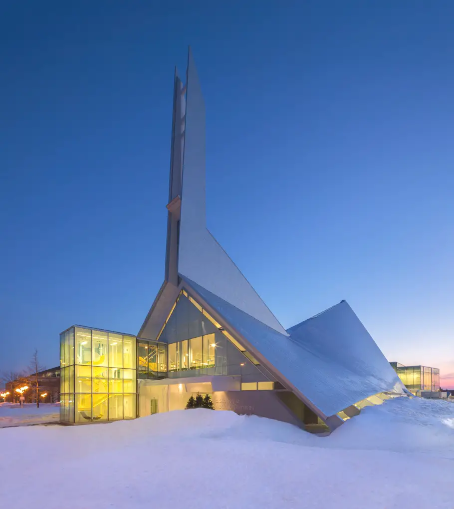 Contemporary-Commercial-Interior-Design-Quebec-Canada-Adelto-01