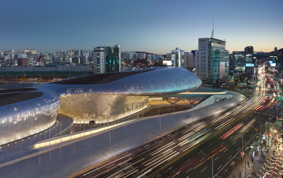 Dongdaemun-Design-Plaza-Zaha-Hadid-Adelto-01