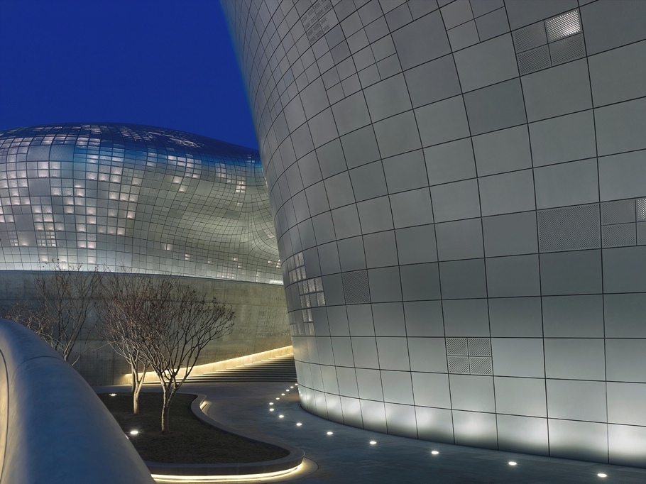 Dongdaemun-Design-Plaza-Zaha-Hadid-Adelto-02