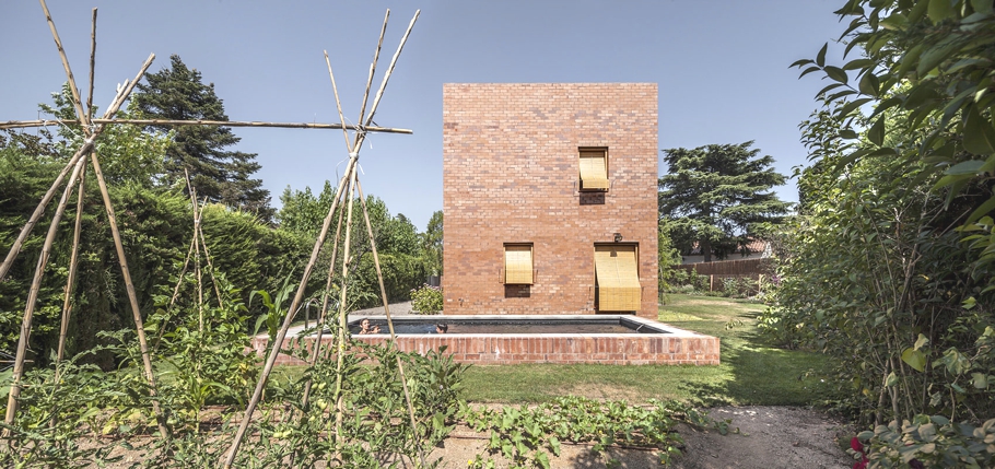 Contemporary-Homes-Barcelona-Spain-Adelto_00