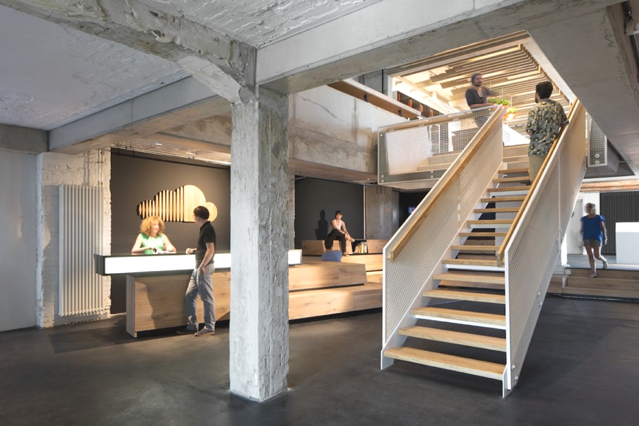 contemporary-office-design-soundcloud-berlin-germany-adelto_01