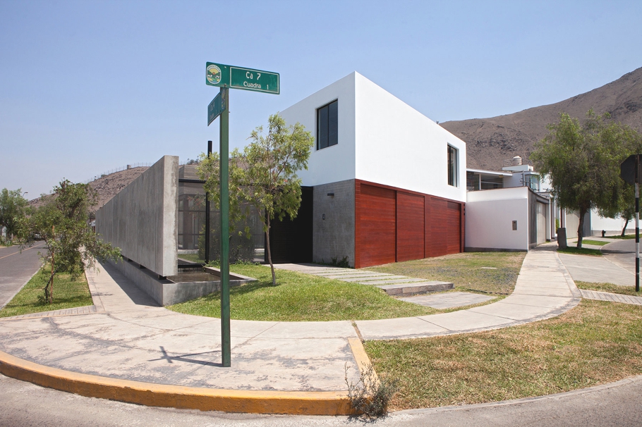contemporary-housing-design-lima-peru-adelto_00