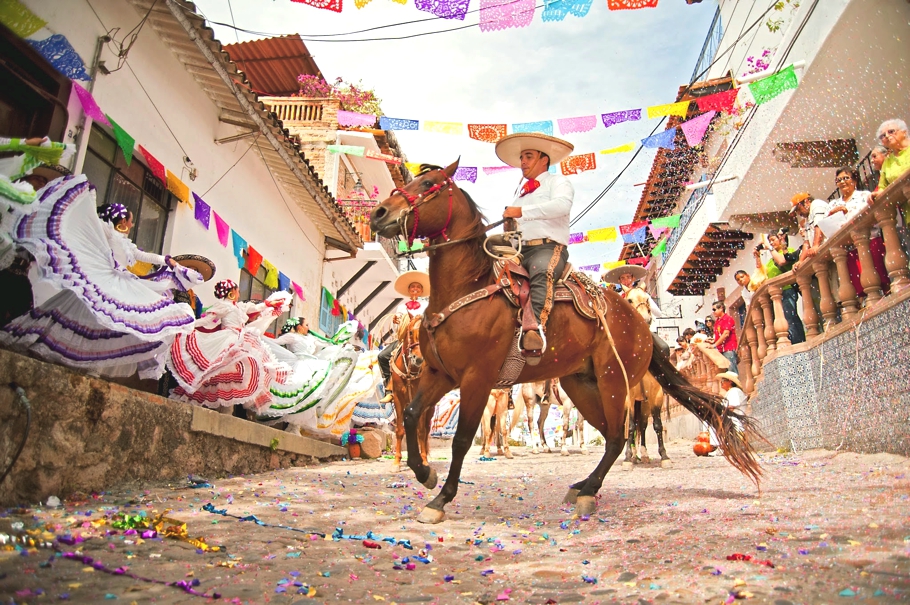 want-holiday-like-a-celeb?-mexico-adelto-11