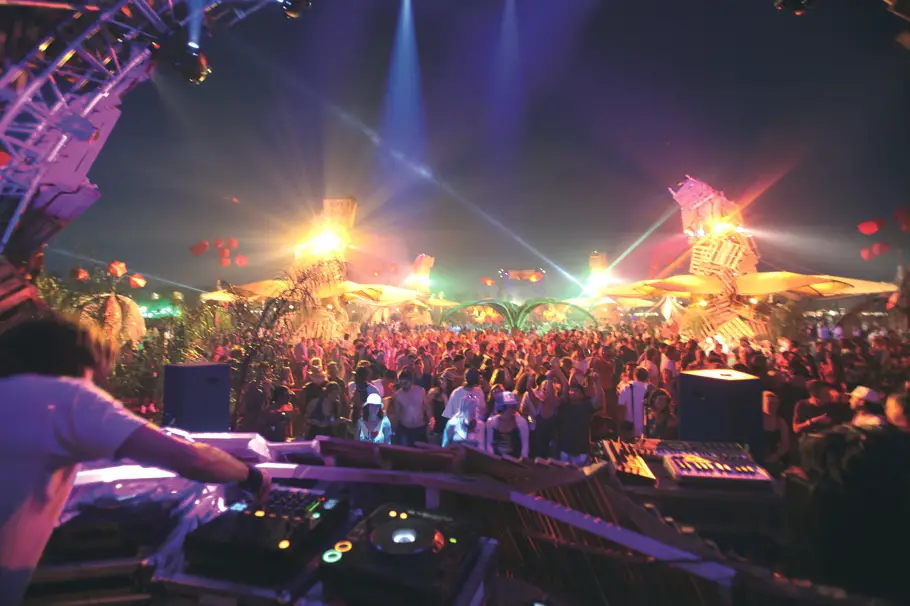 coachella-music-festival-palm-springs-adelto-01
