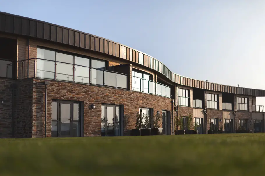 contemporary-holiday-apartments-england-adelto_01
